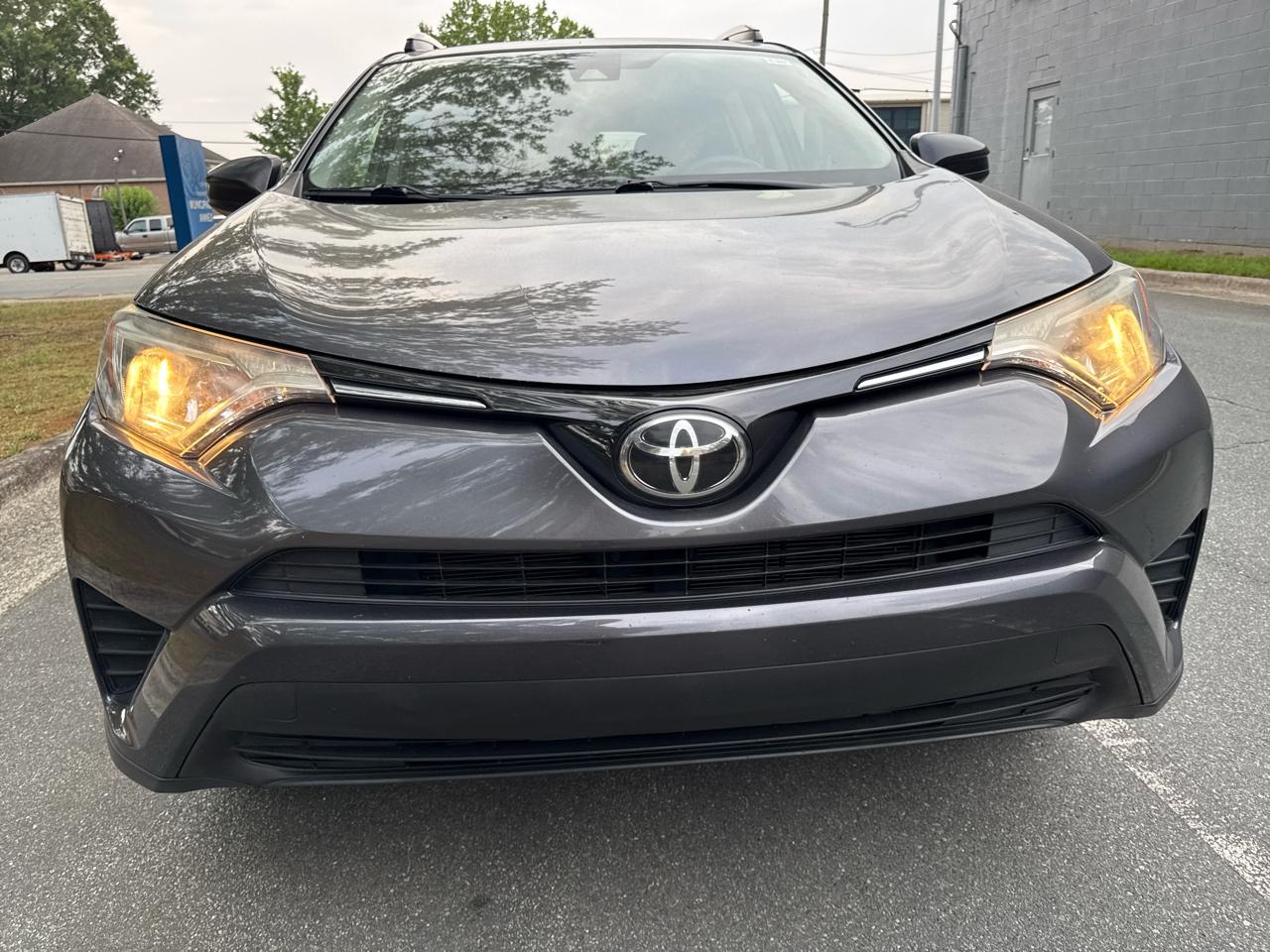 Toyota RAV4 LE FWD 2017