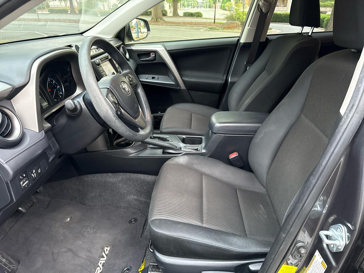 Toyota RAV4 LE FWD 2017