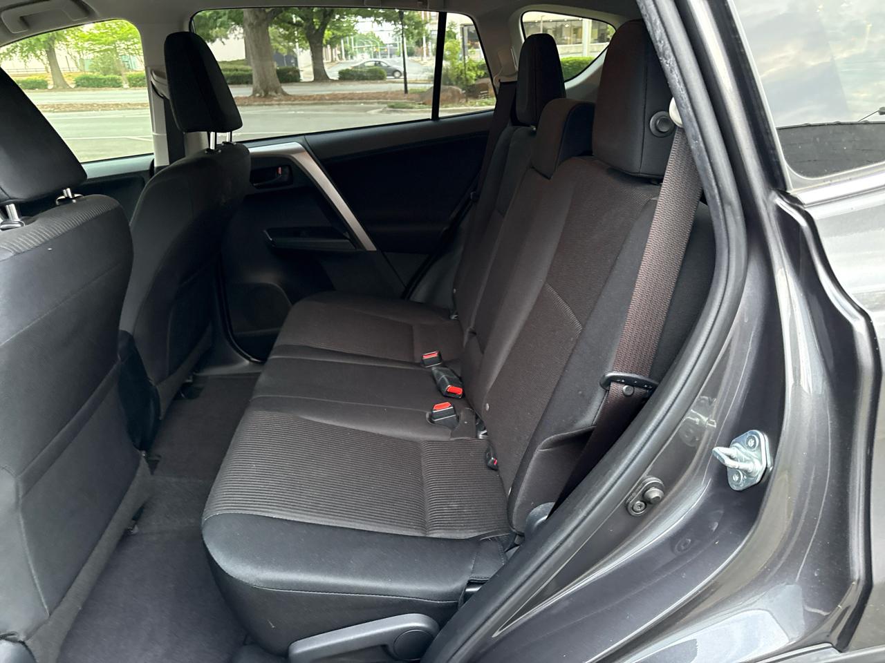 Toyota RAV4 LE FWD 2017