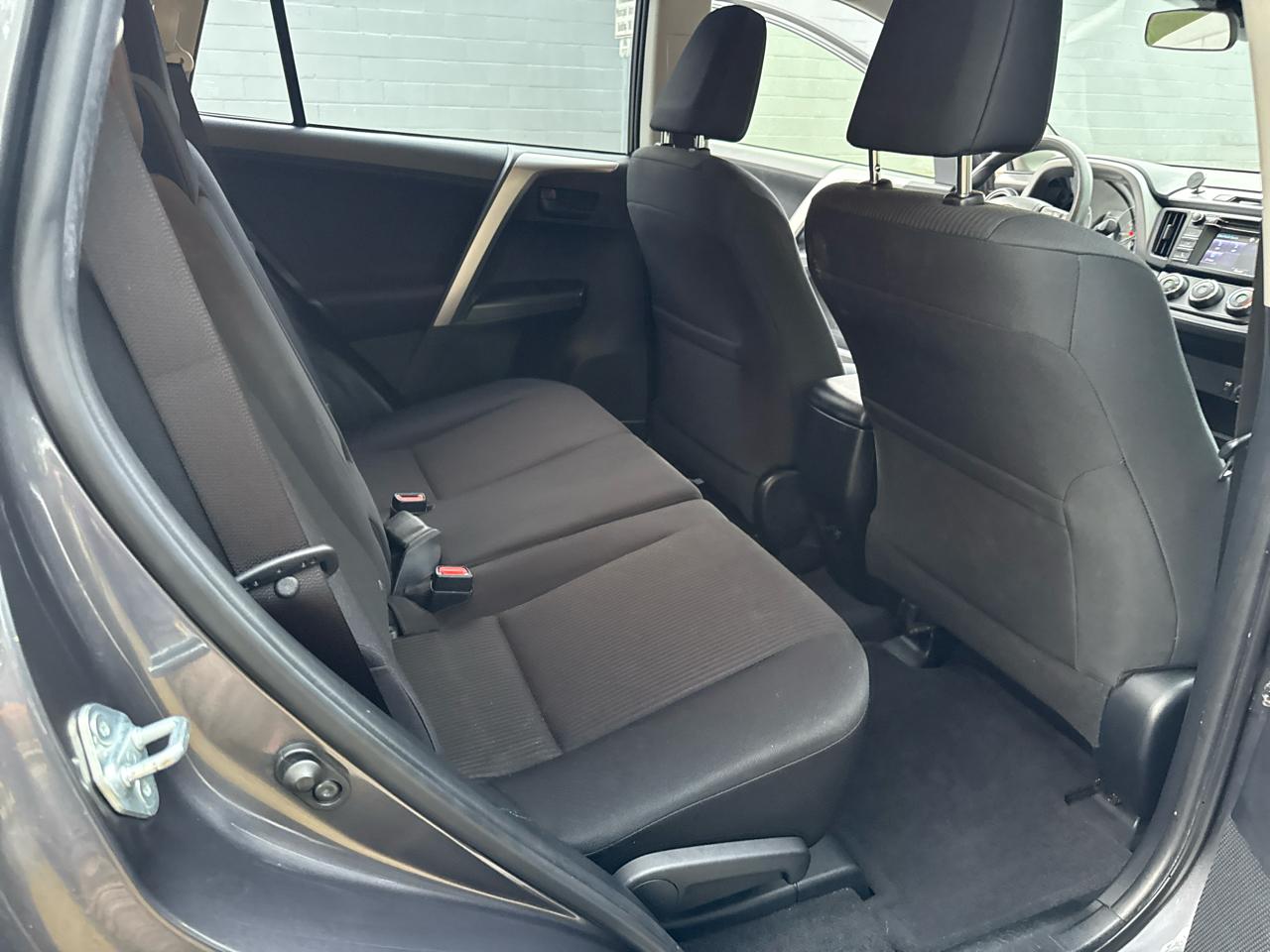 Toyota RAV4 LE FWD 2017