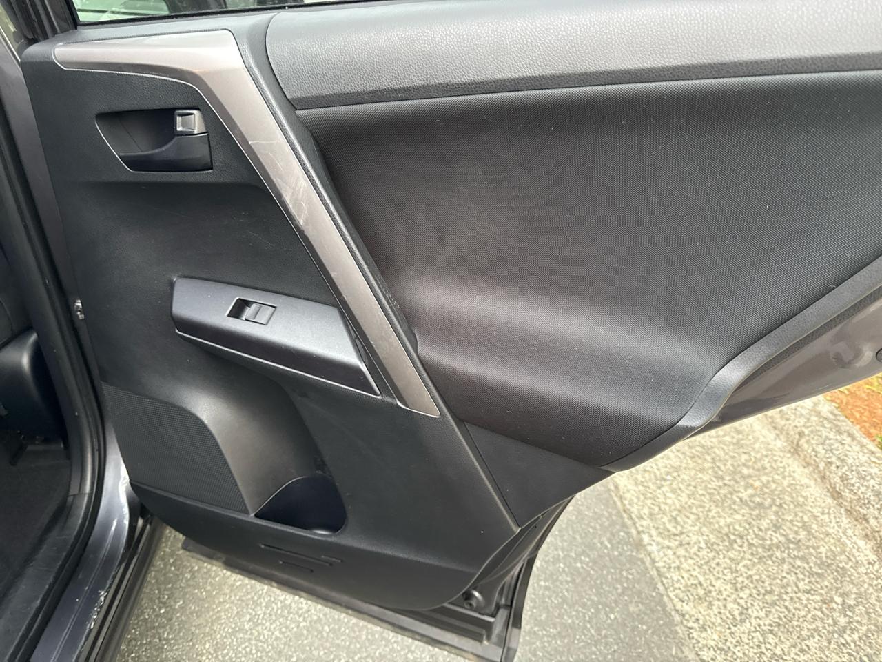 Toyota RAV4 LE FWD 2017