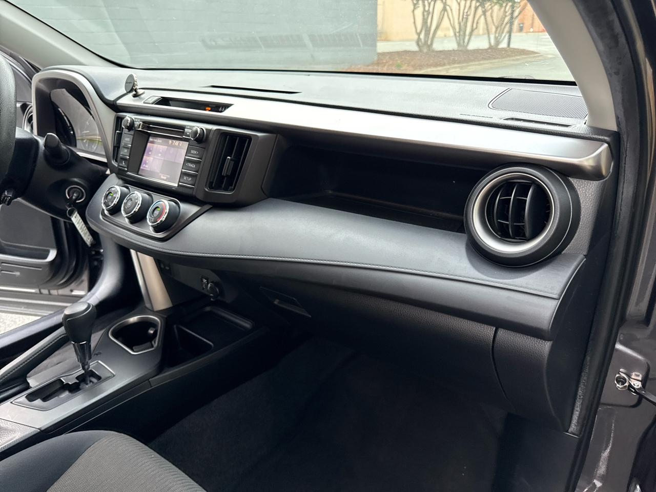 Toyota RAV4 LE FWD 2017