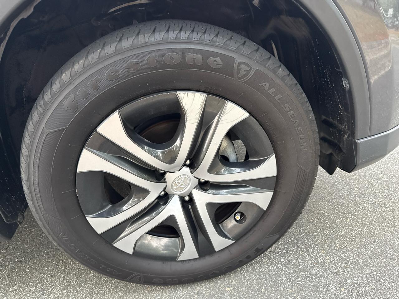 Toyota RAV4 LE FWD 2017