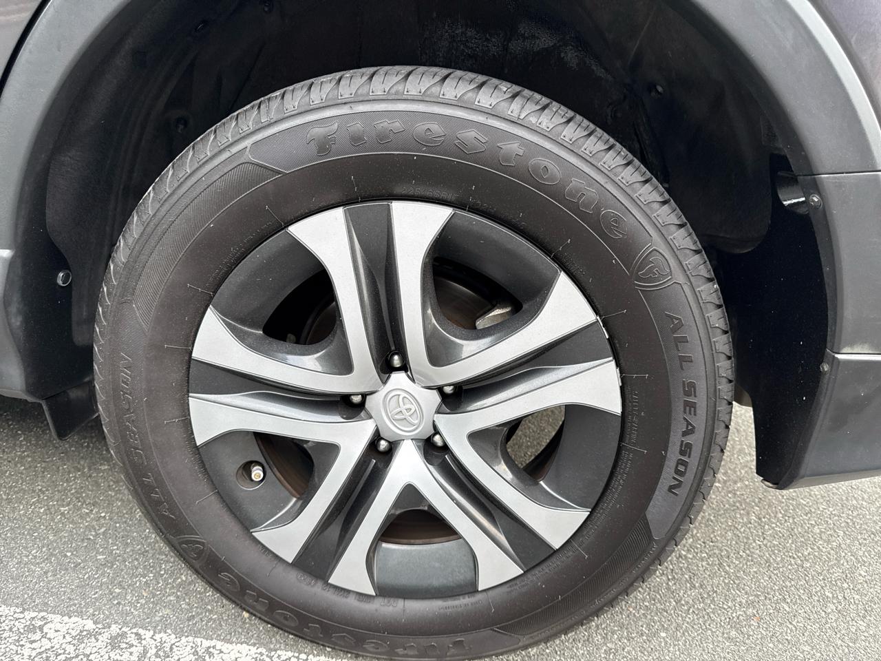 Toyota RAV4 LE FWD 2017