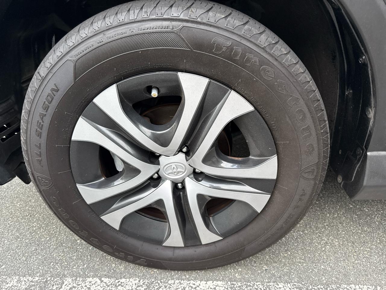 Toyota RAV4 LE FWD 2017