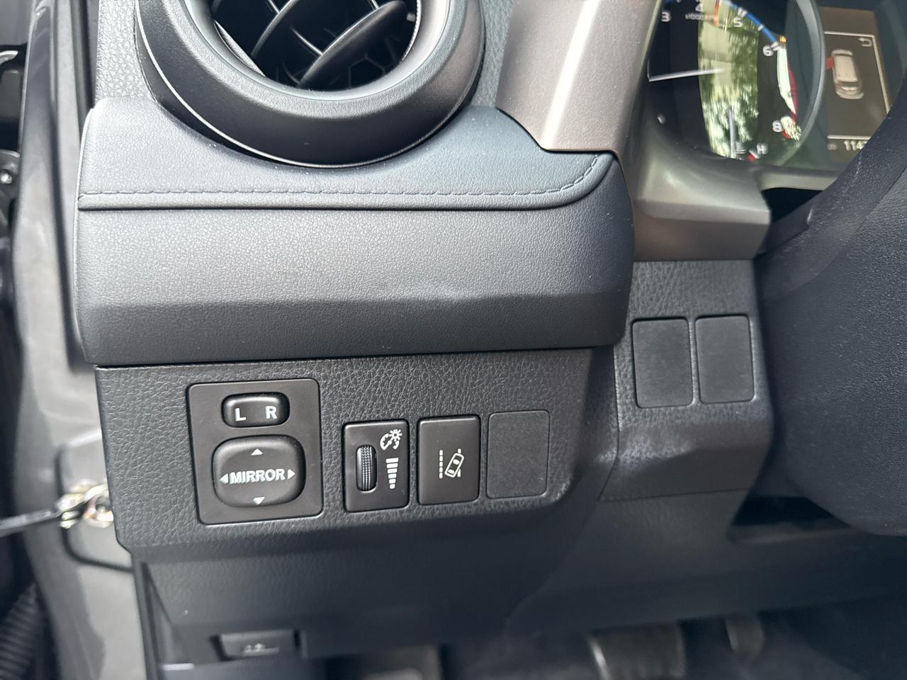 Toyota RAV4 LE FWD 2017