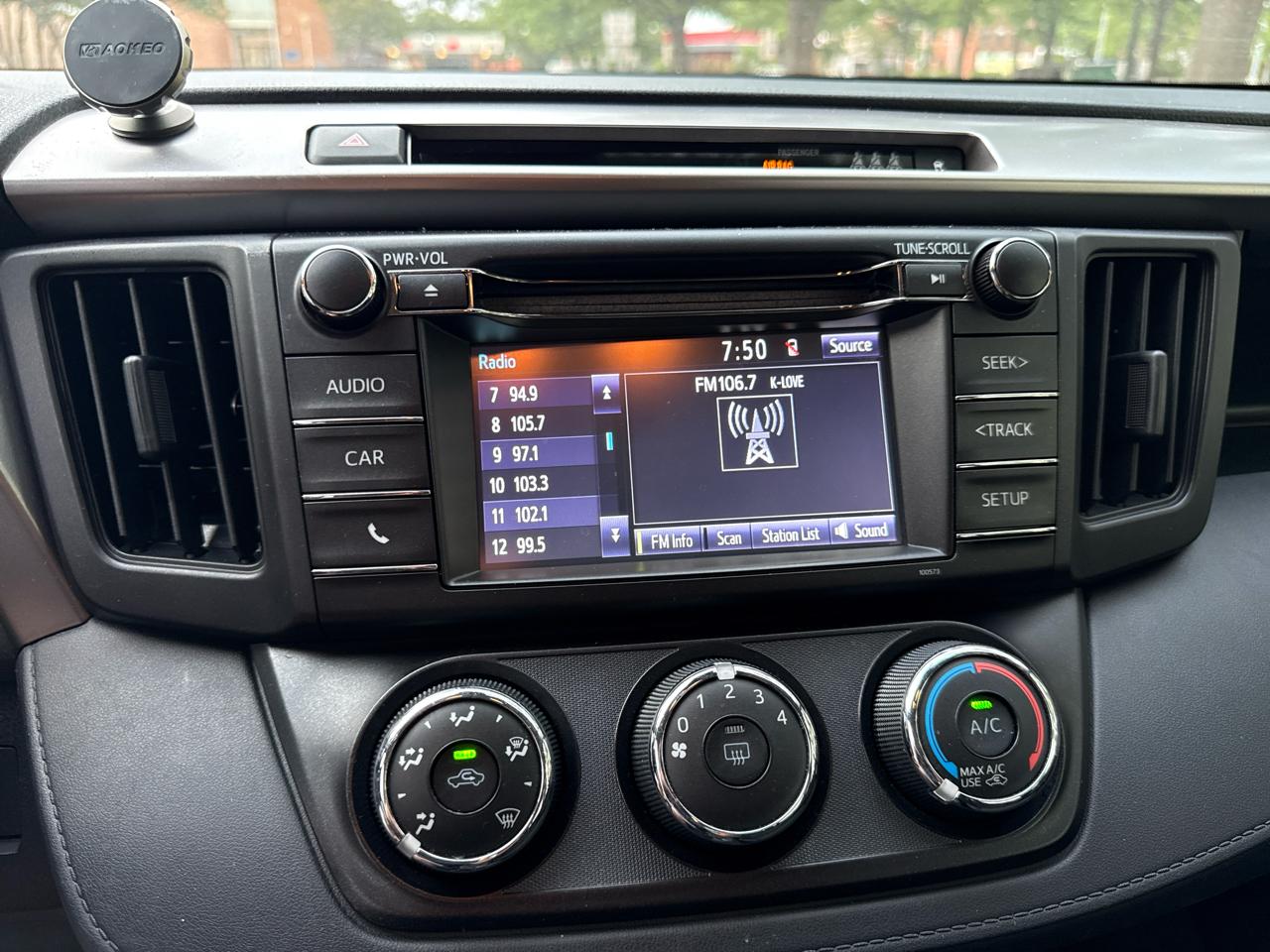 Toyota RAV4 LE FWD 2017