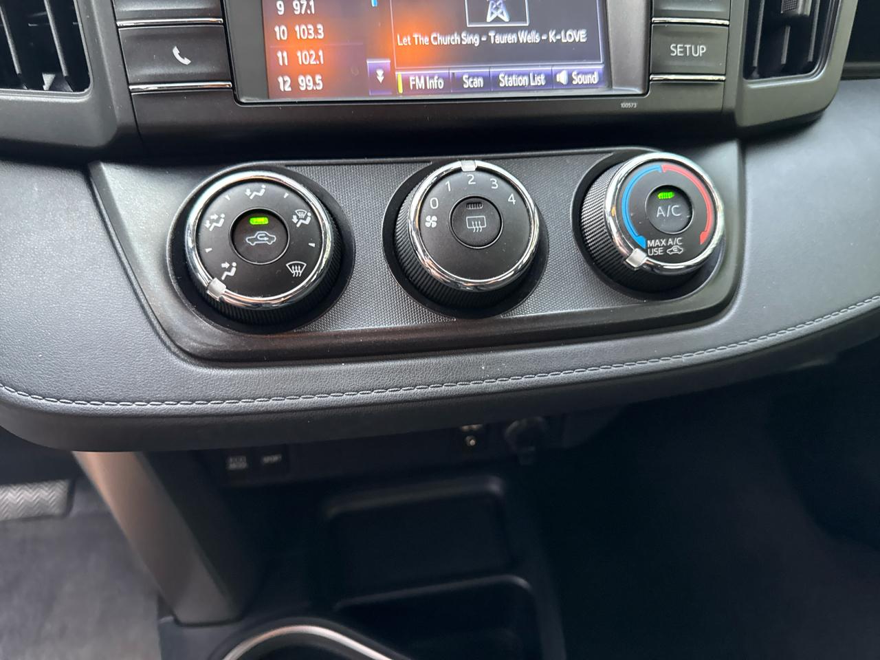 Toyota RAV4 LE FWD 2017