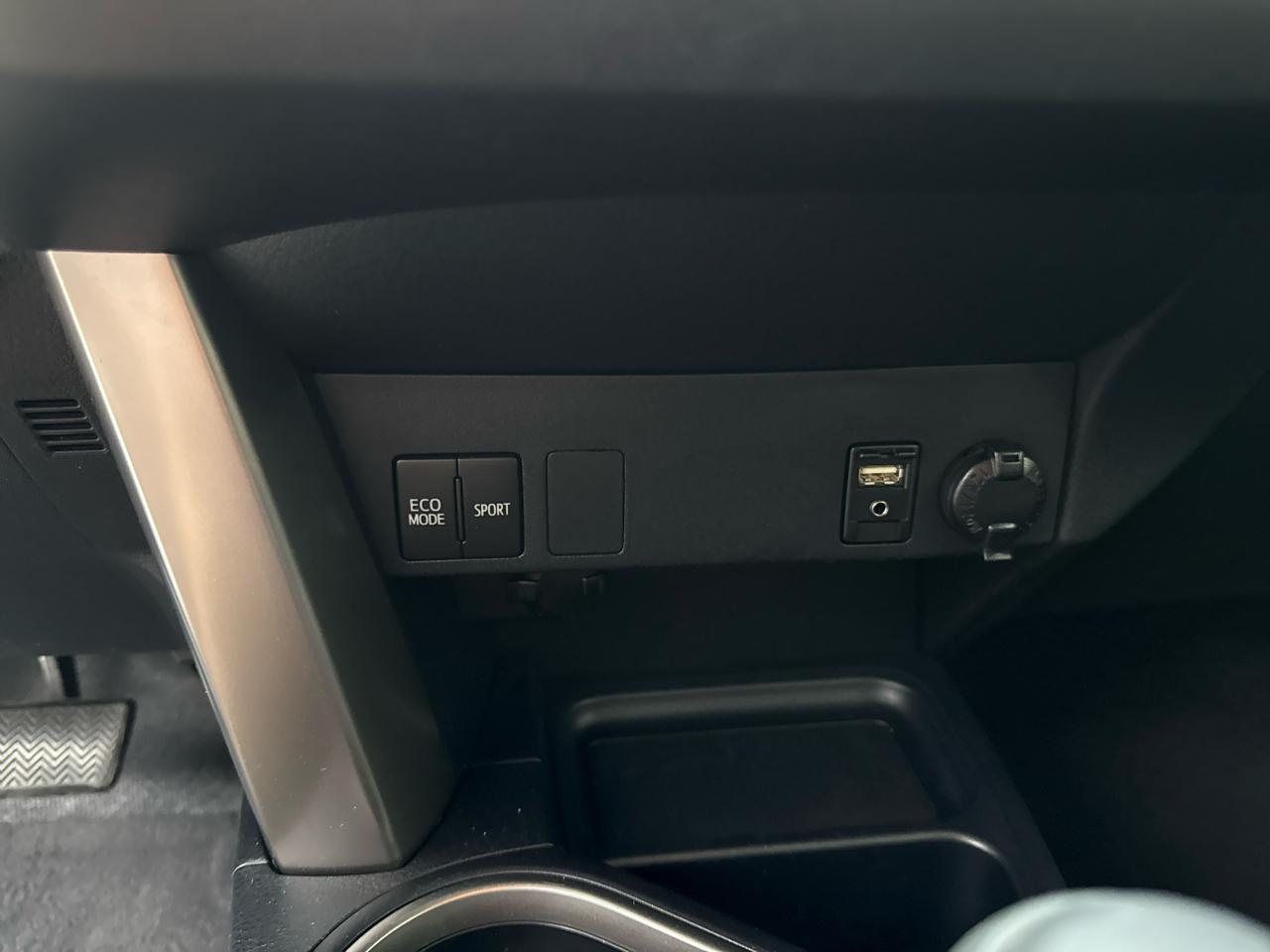 Toyota RAV4 LE FWD 2017