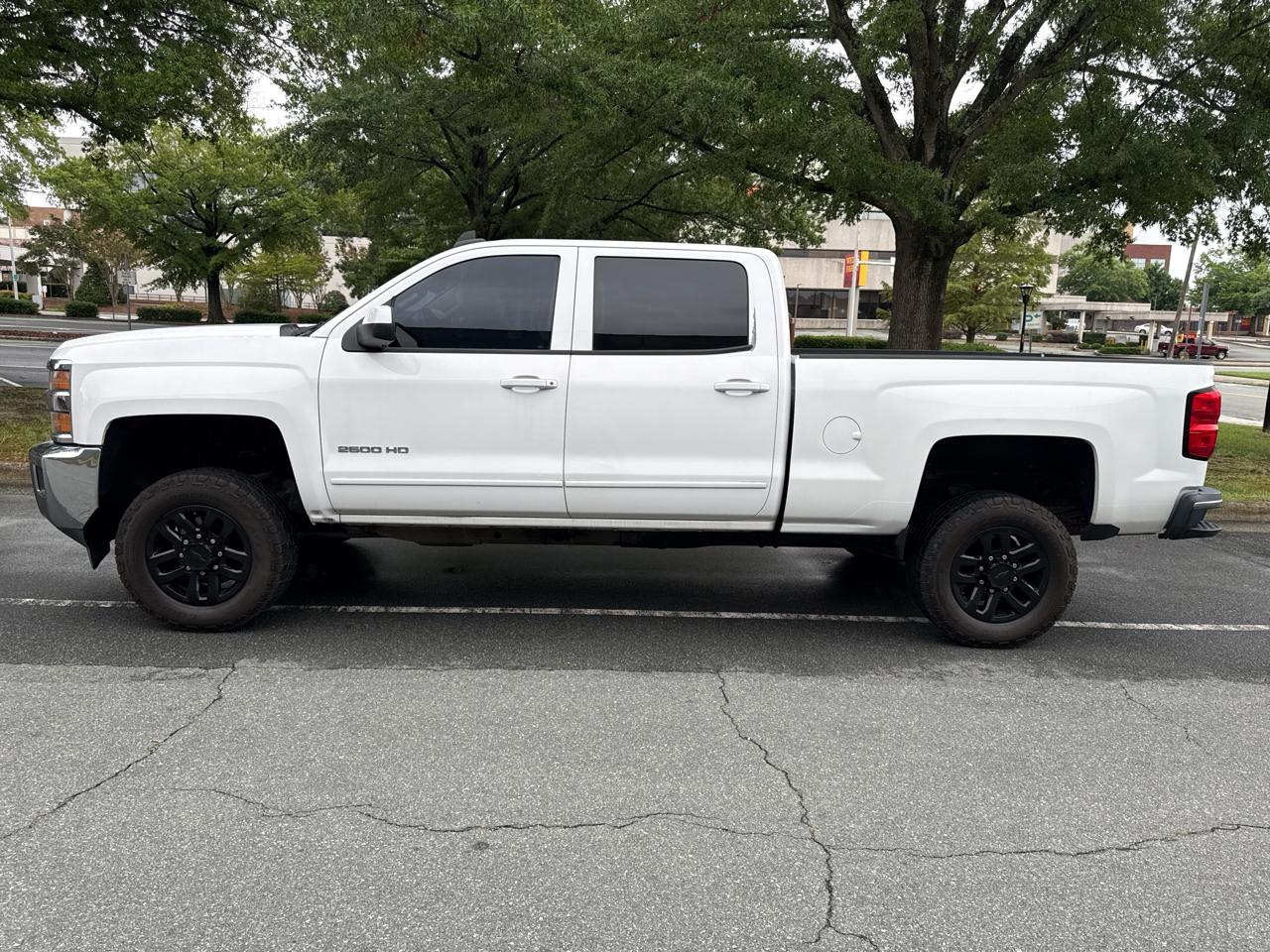 Chevrolet Silverado 2500HD LT Crew Cab 2WD 2015