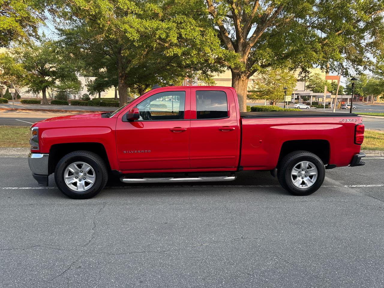 Chevrolet Silverado 1500 LT Ext Cab 4WD 4D 2018