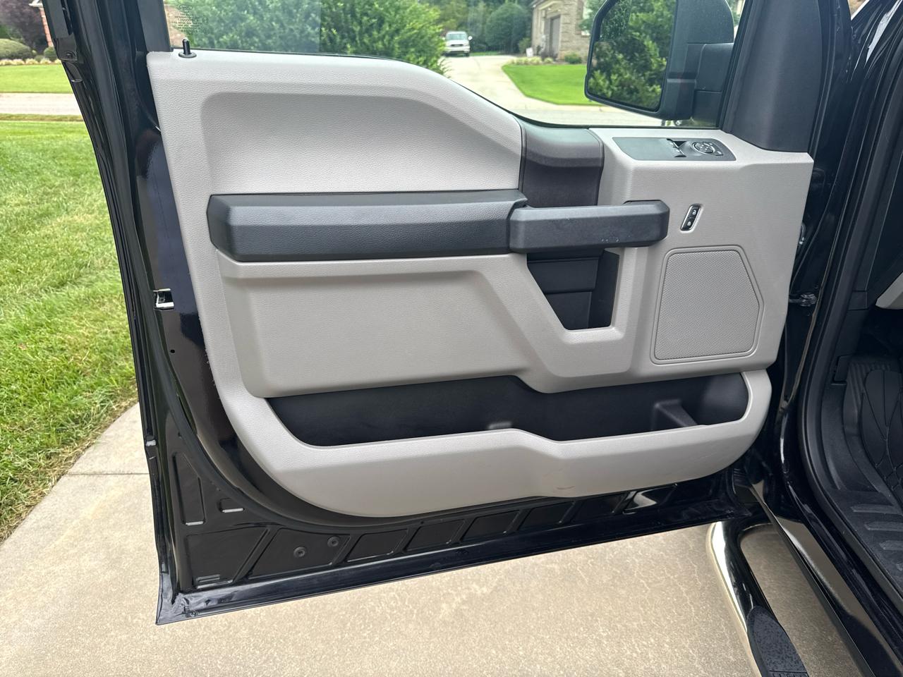 Ford F-150 XL 2WD Reg Cab 8' Box 2019