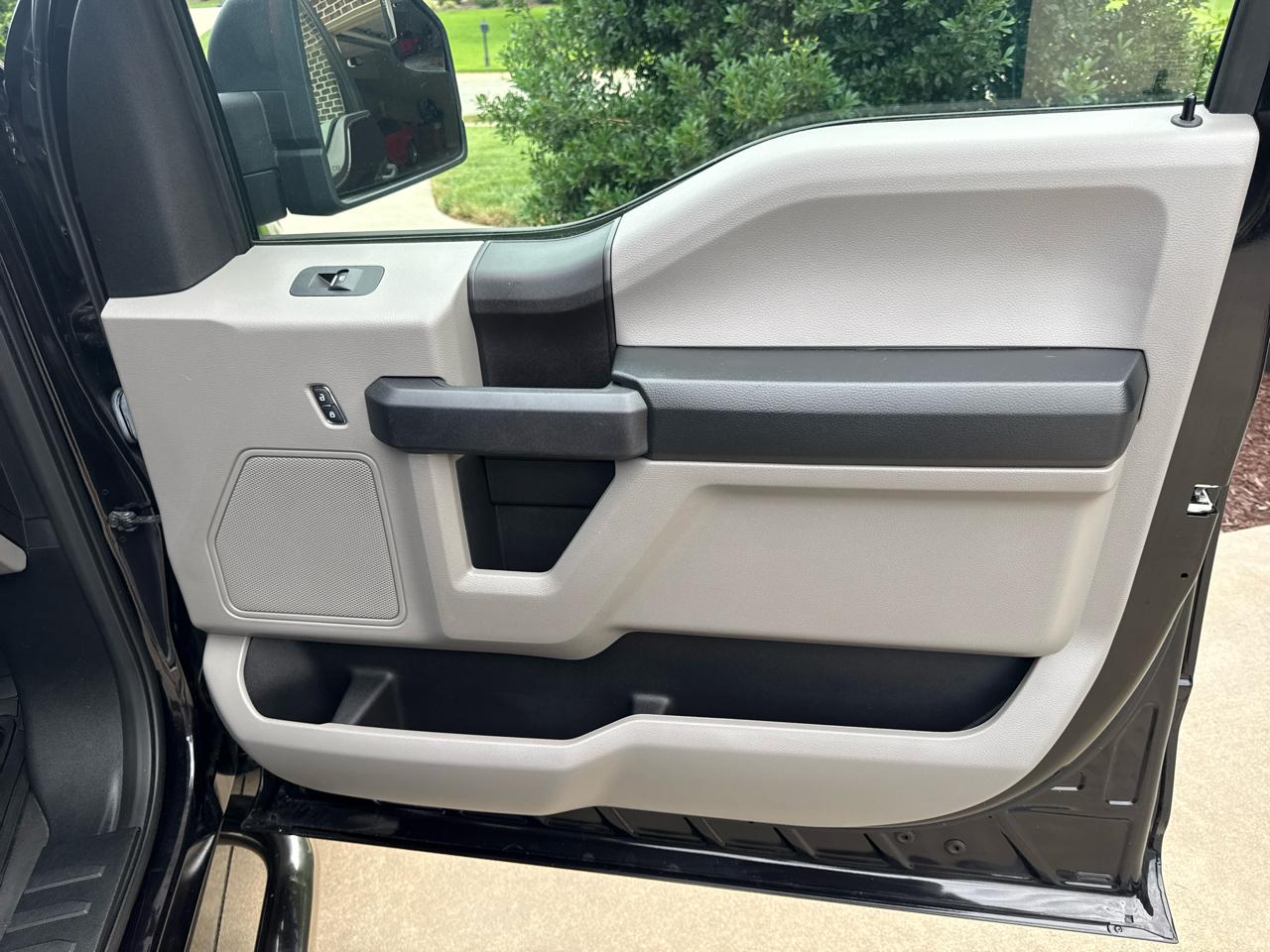 Ford F-150 XL 2WD Reg Cab 8' Box 2019