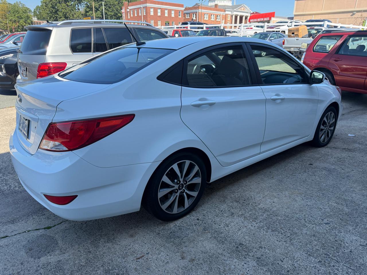Hyundai Accent SE 4-Door 6A 2017