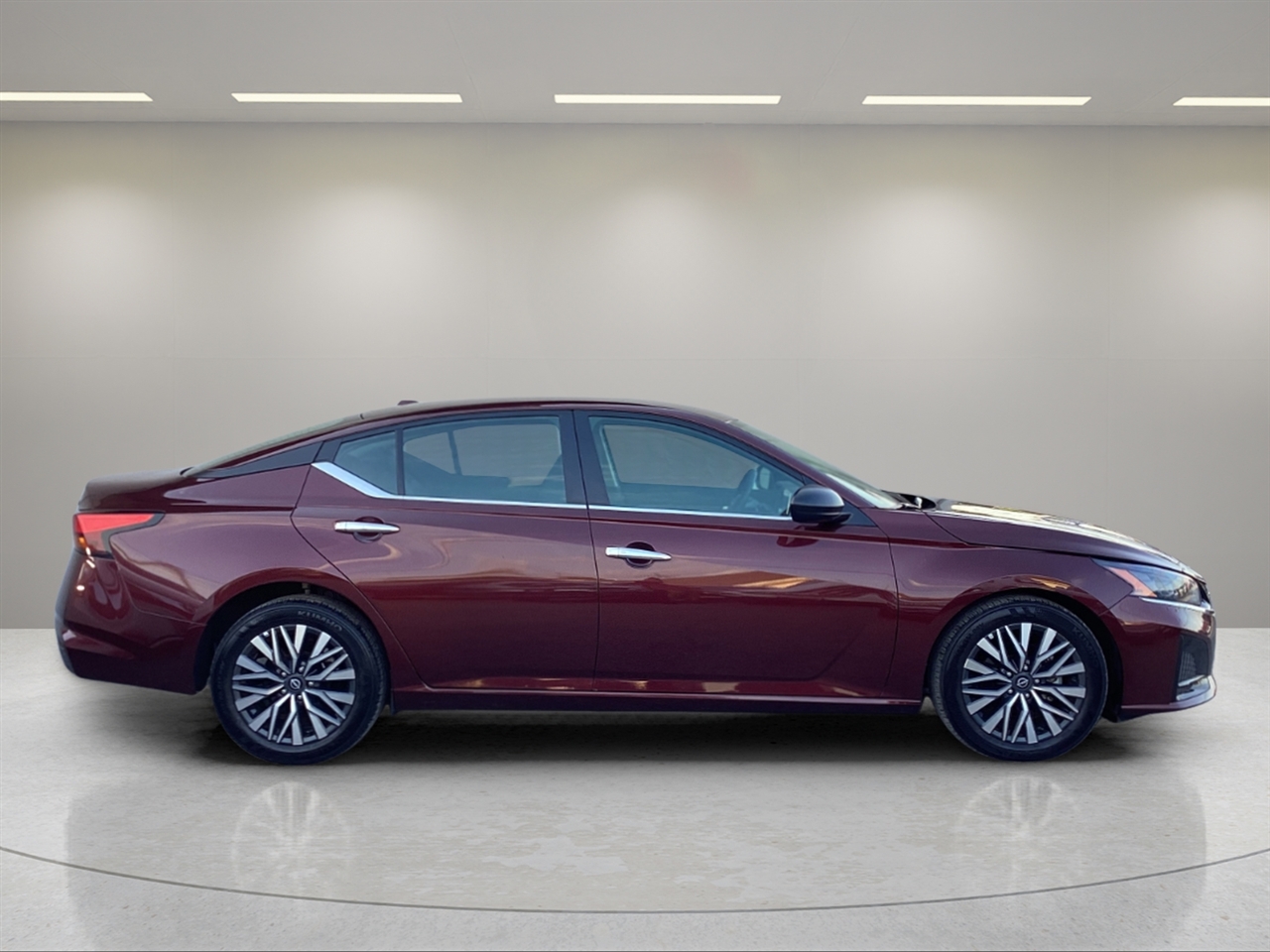 2024 Nissan Altima 2.5 SV photo 2