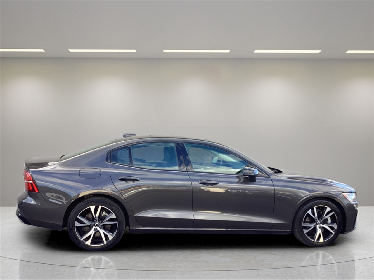 2024 Volvo S60 B5 Core photo 2