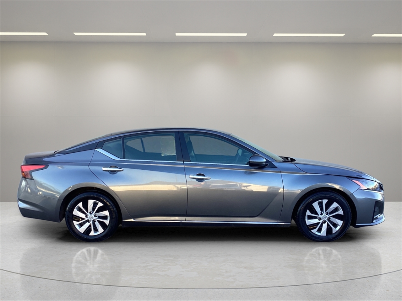 2024 Nissan Altima 2.5 S photo 2