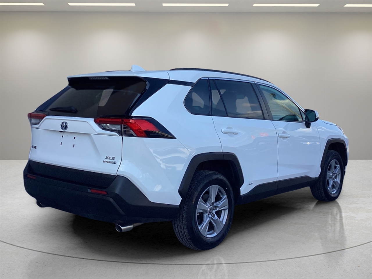 2022 Toyota RAV4 Hybrid XLE photo 3