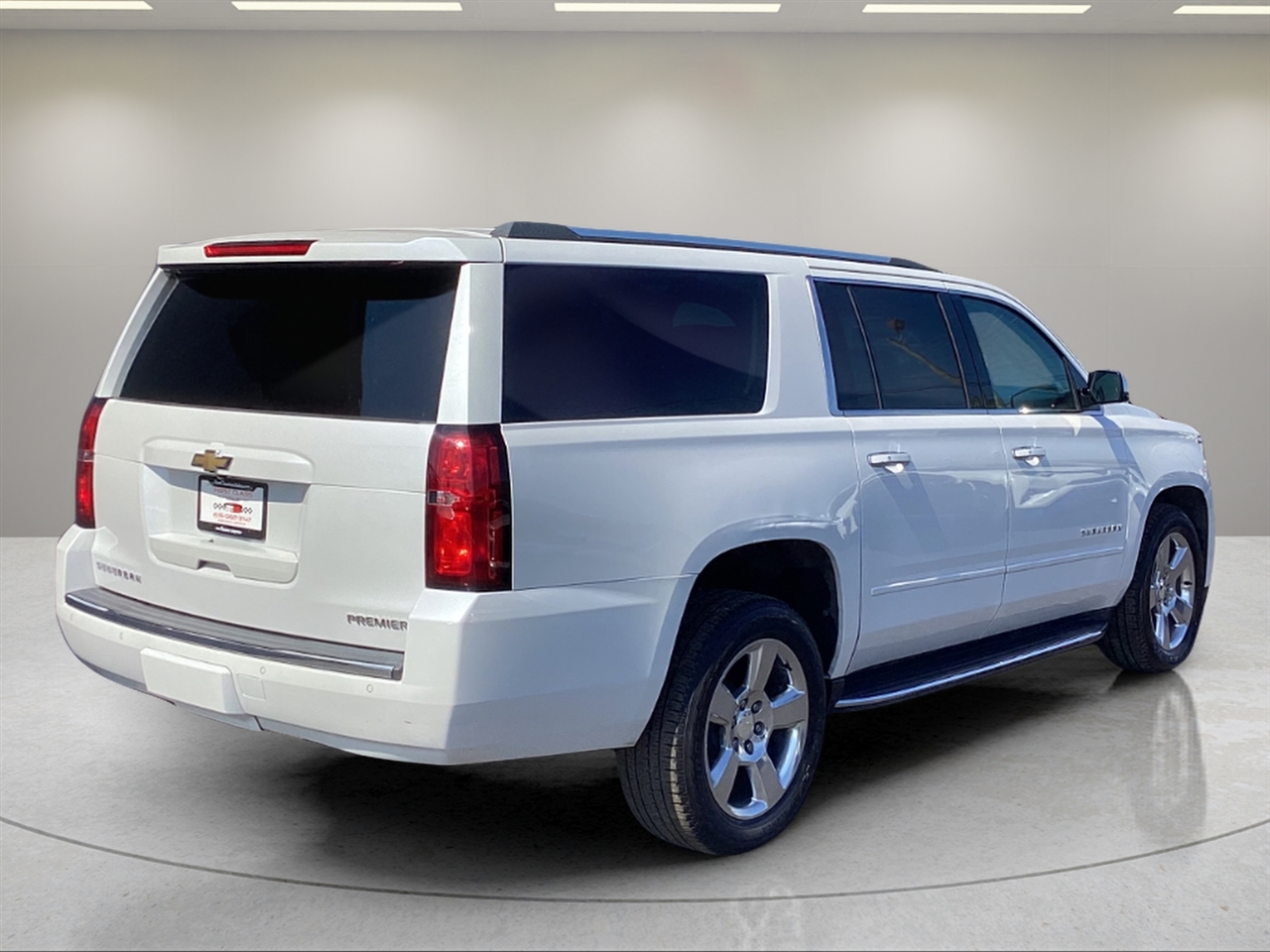 2019 Chevrolet Suburban Premier photo 2