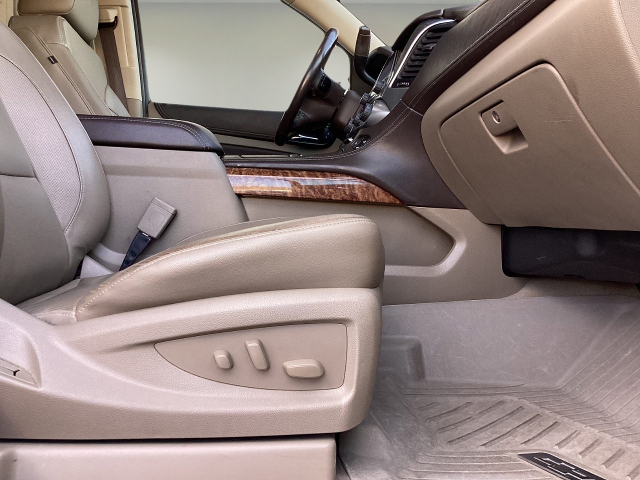 2019 Chevrolet Suburban Premier photo 4