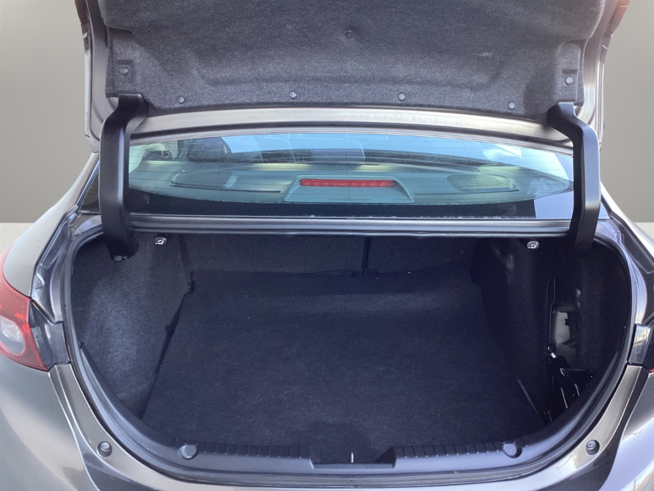 Mazda MAZDA3 I Grand Touring MT 4-Door 2016