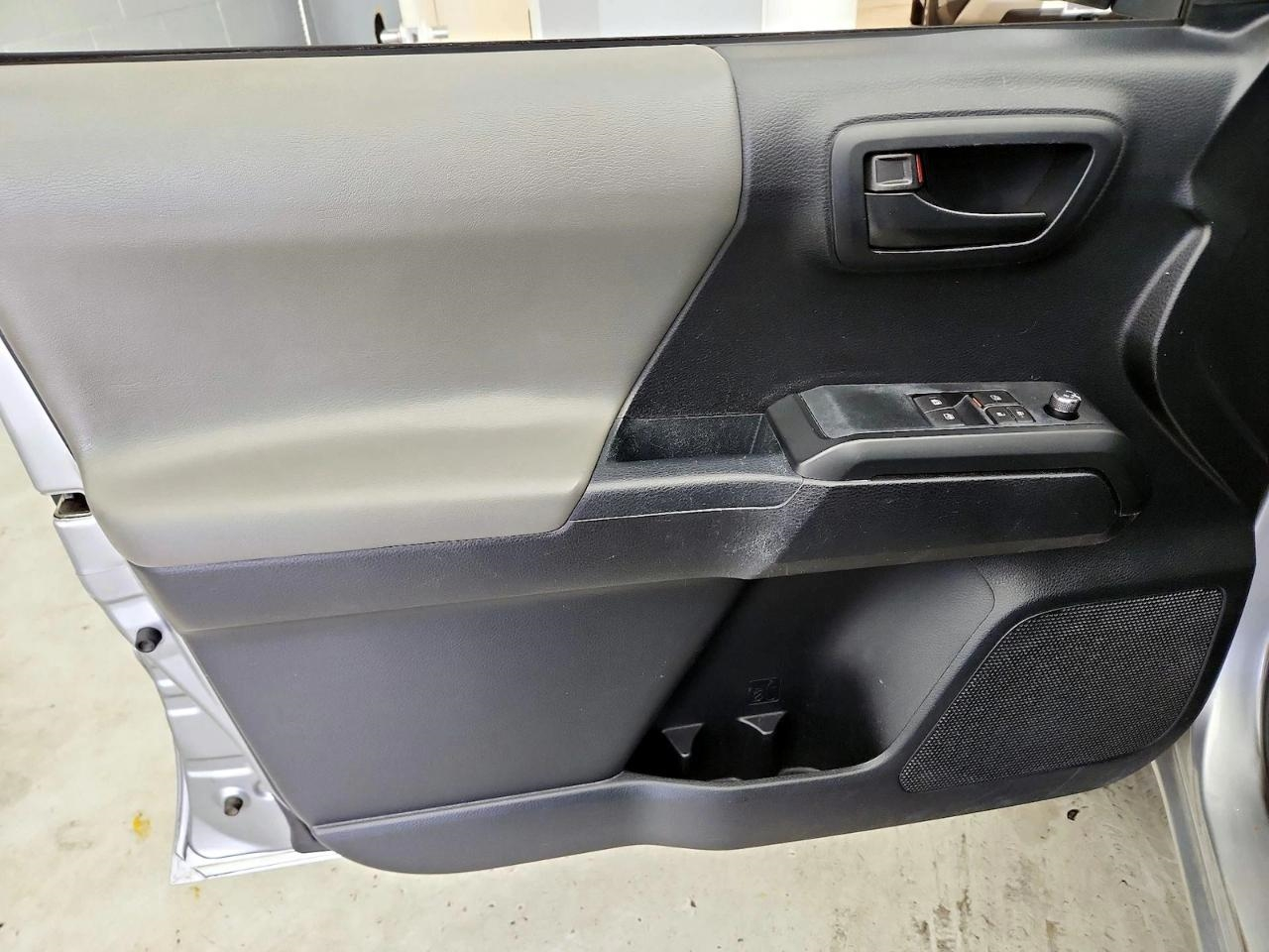 Toyota Tacoma SR5 Access Cab I4 6AT 2WD 2018