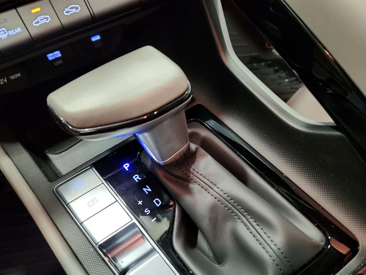 Hyundai Elantra SEL Convenience 2025