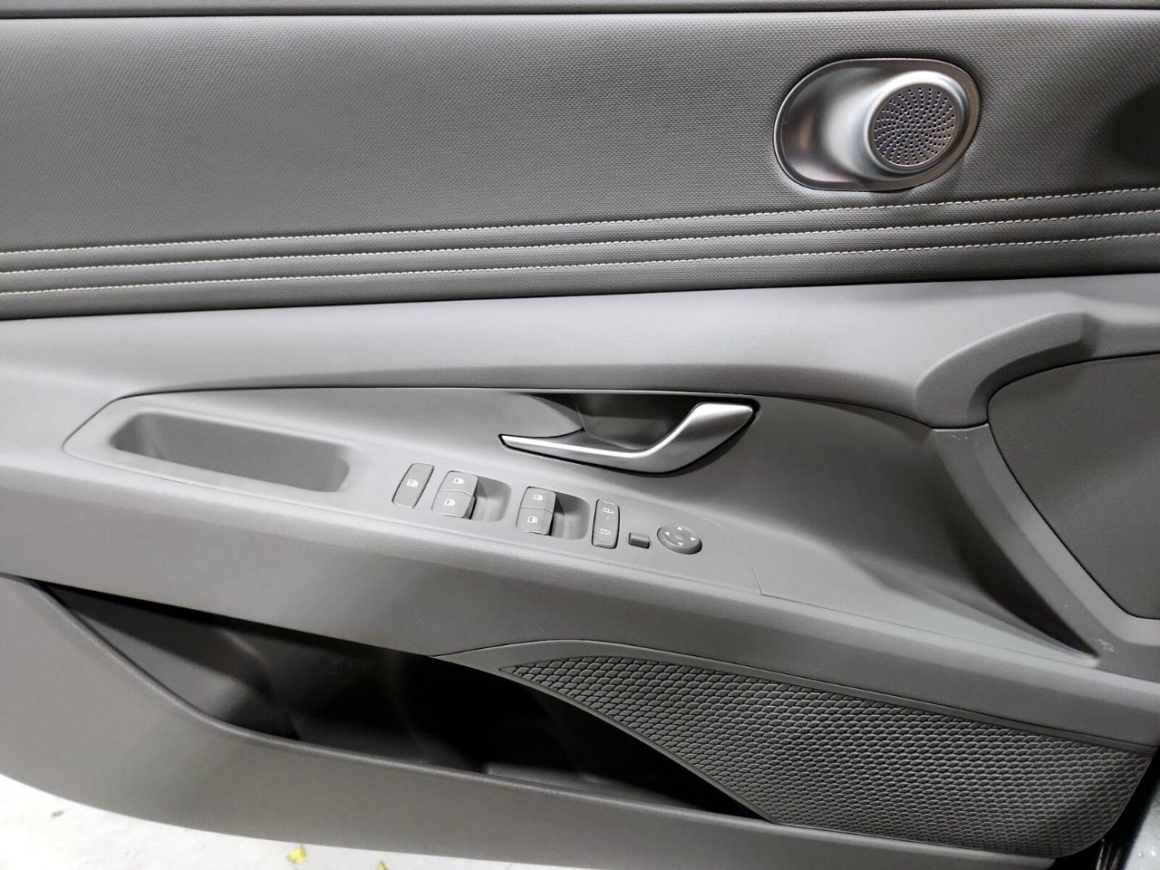 Hyundai Elantra SEL Convenience 2025