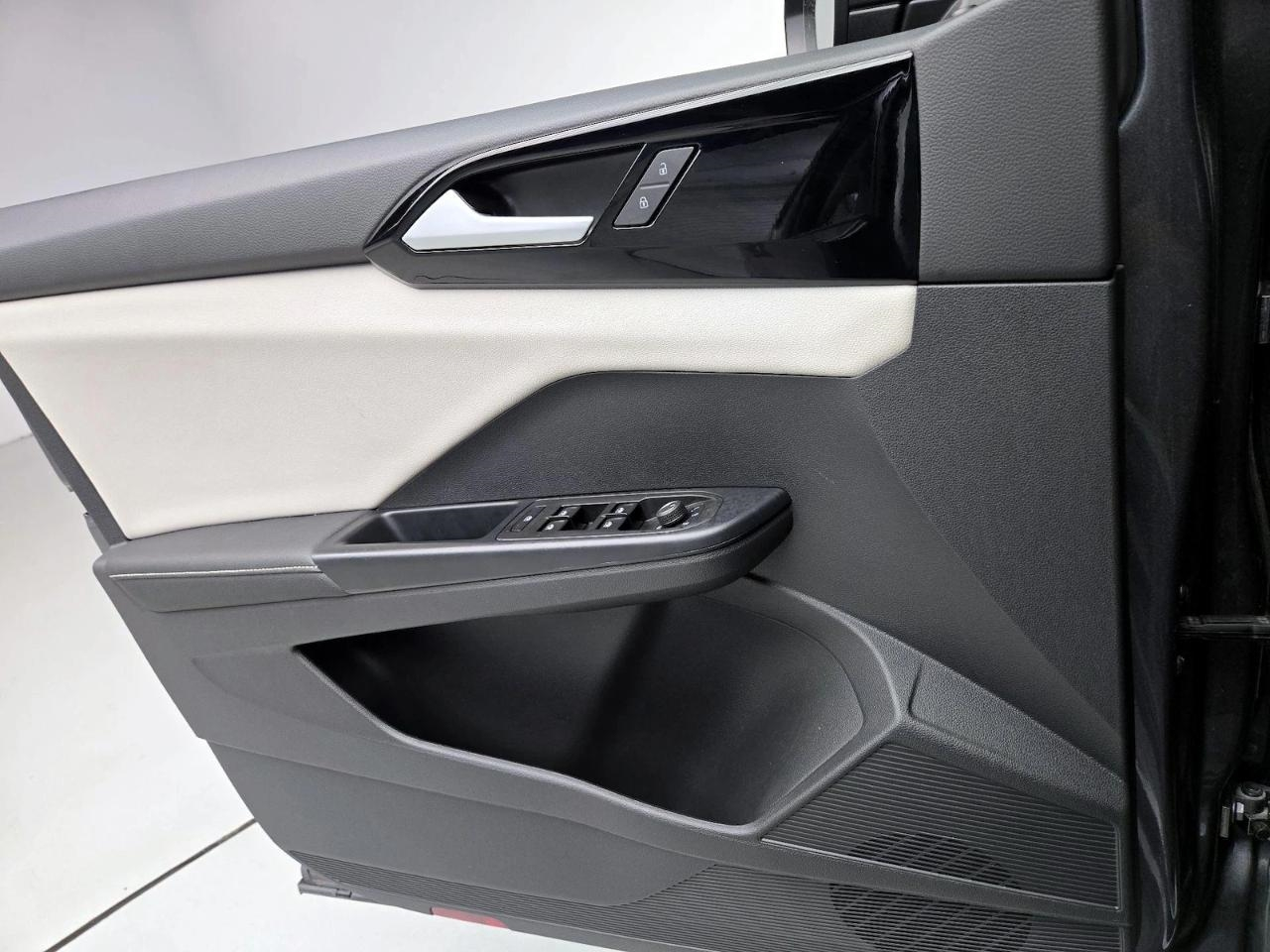 Volkswagen Taos S 4MOTION 2025