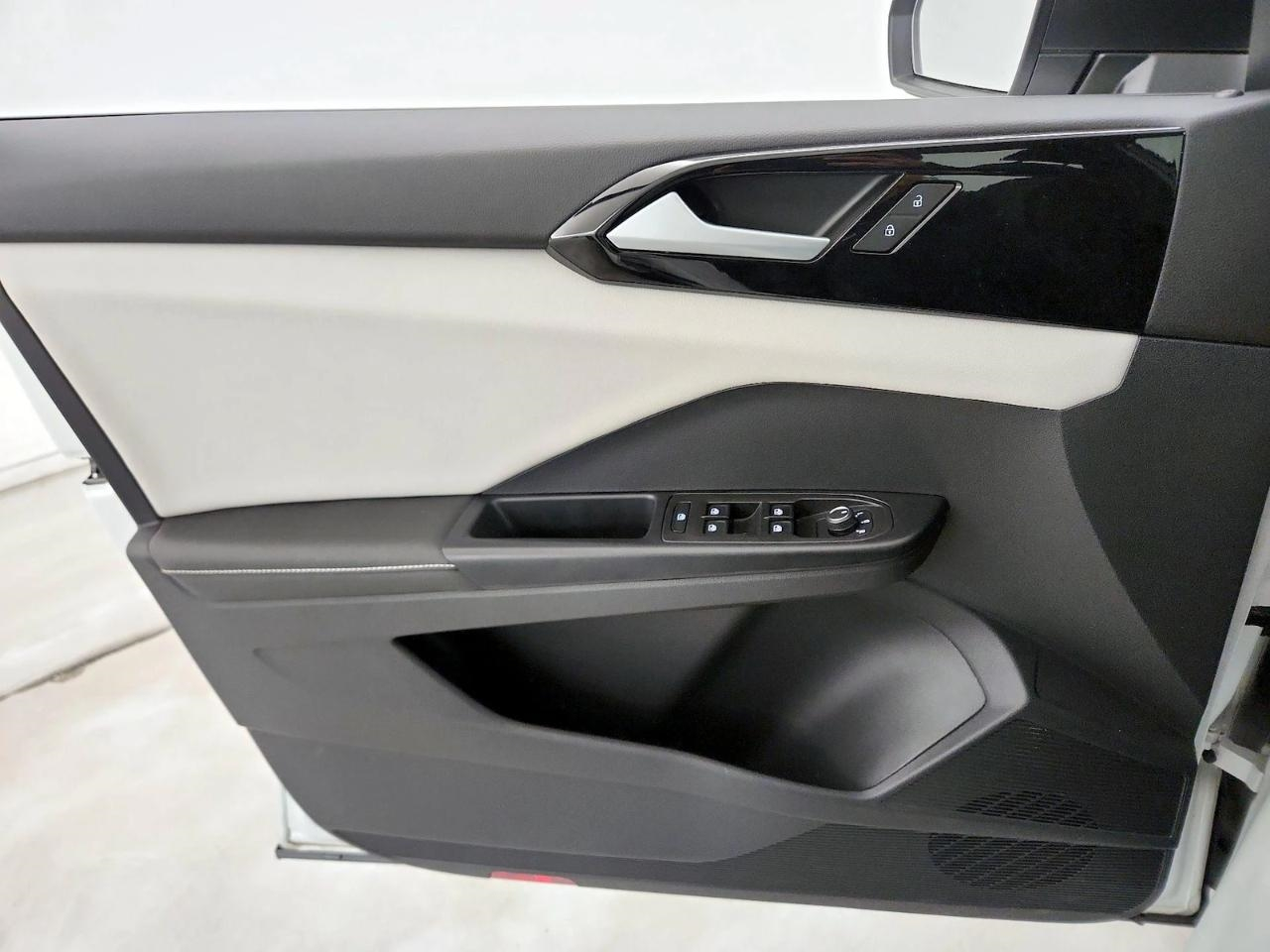 Volkswagen Taos S 4MOTION 2025