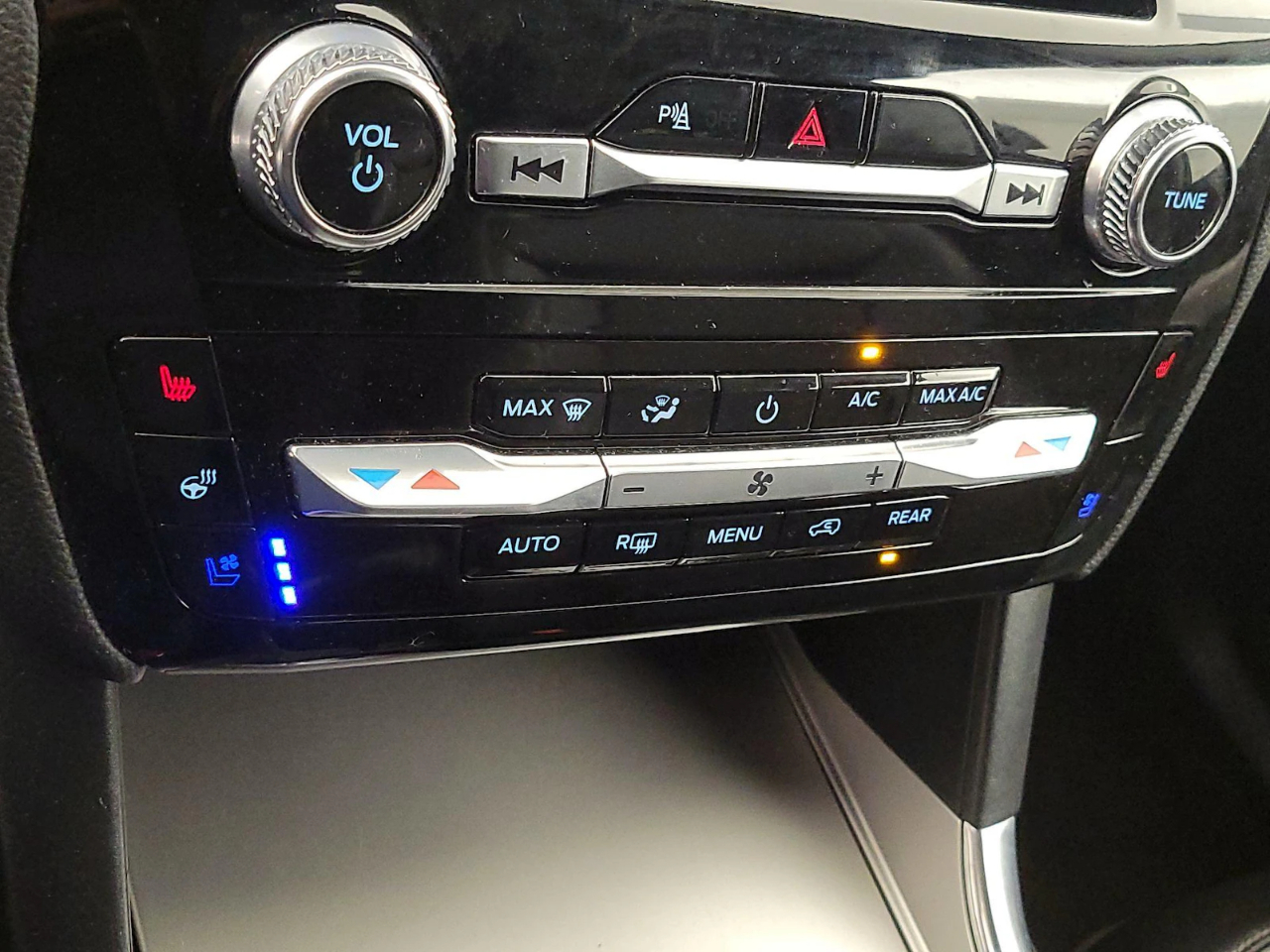 Ford Explorer XLT AWD 2024