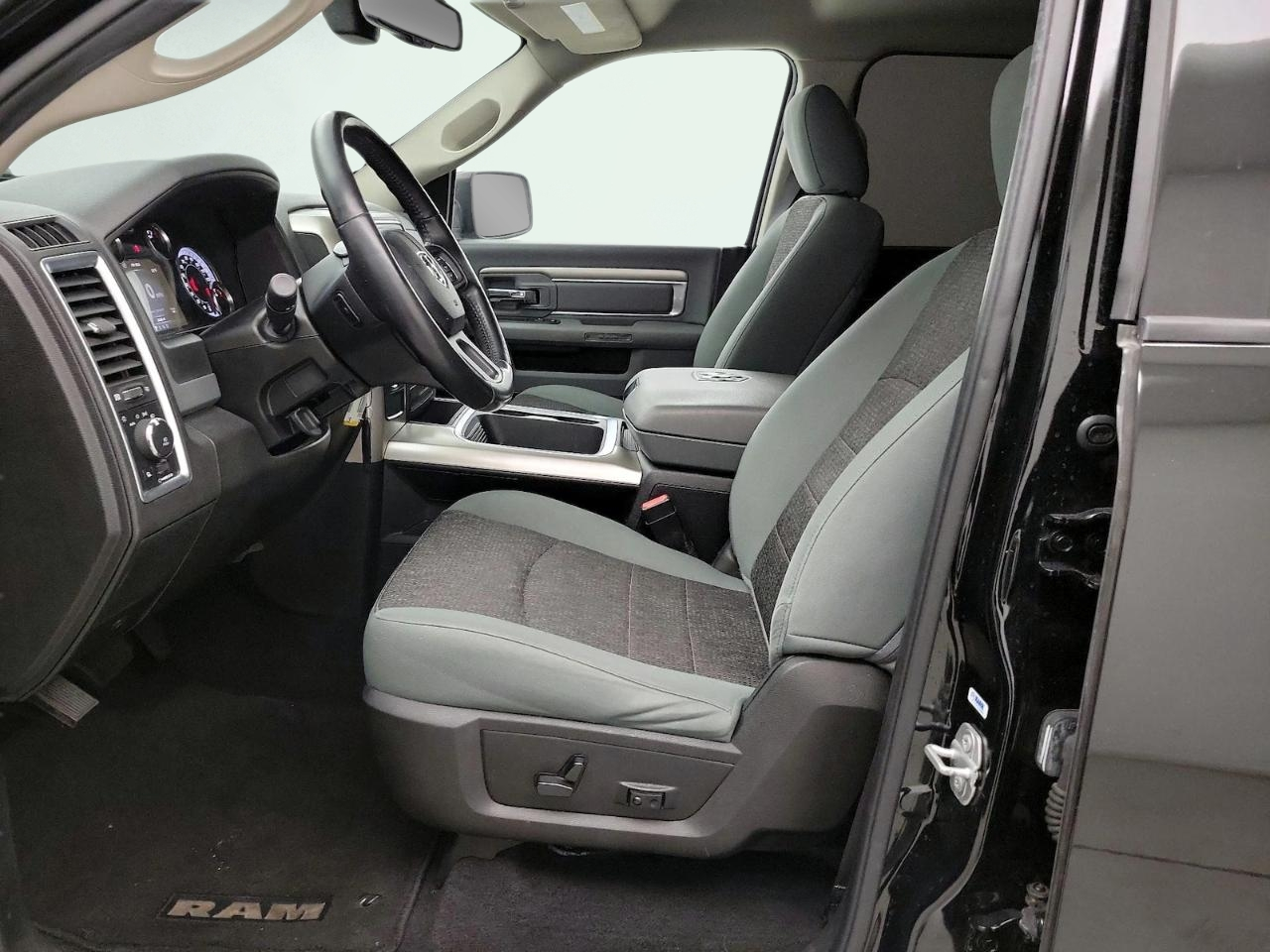 RAM 1500 Classic Tradesman Crew Cab SWB 4WD 2019