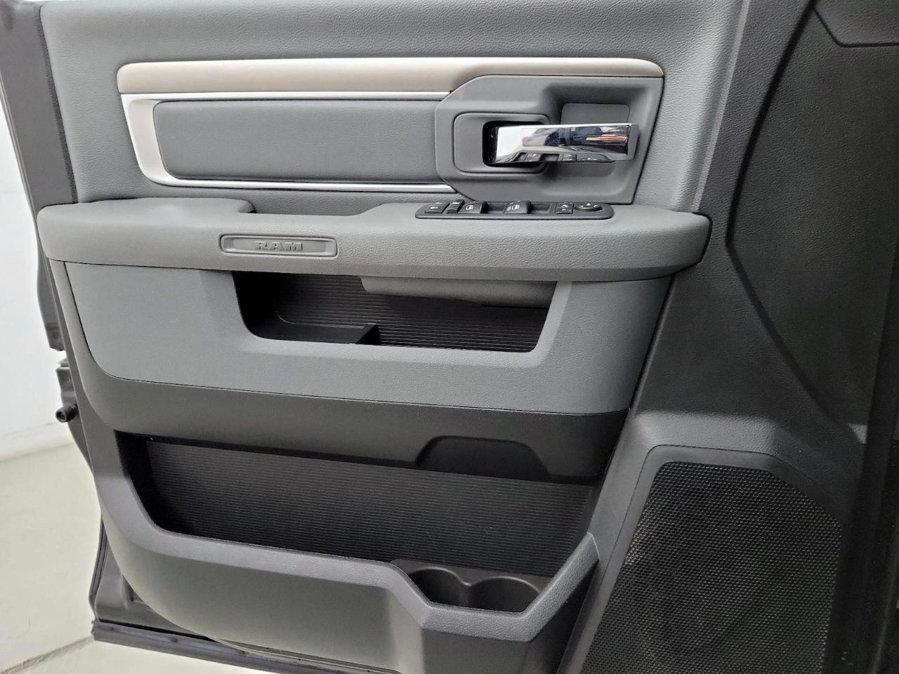 RAM 1500 Classic Tradesman Crew Cab SWB 4WD 2019