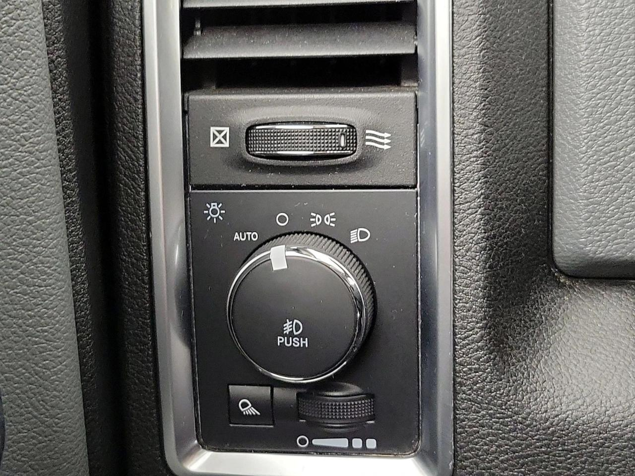 RAM 1500 Classic Tradesman Crew Cab SWB 4WD 2019