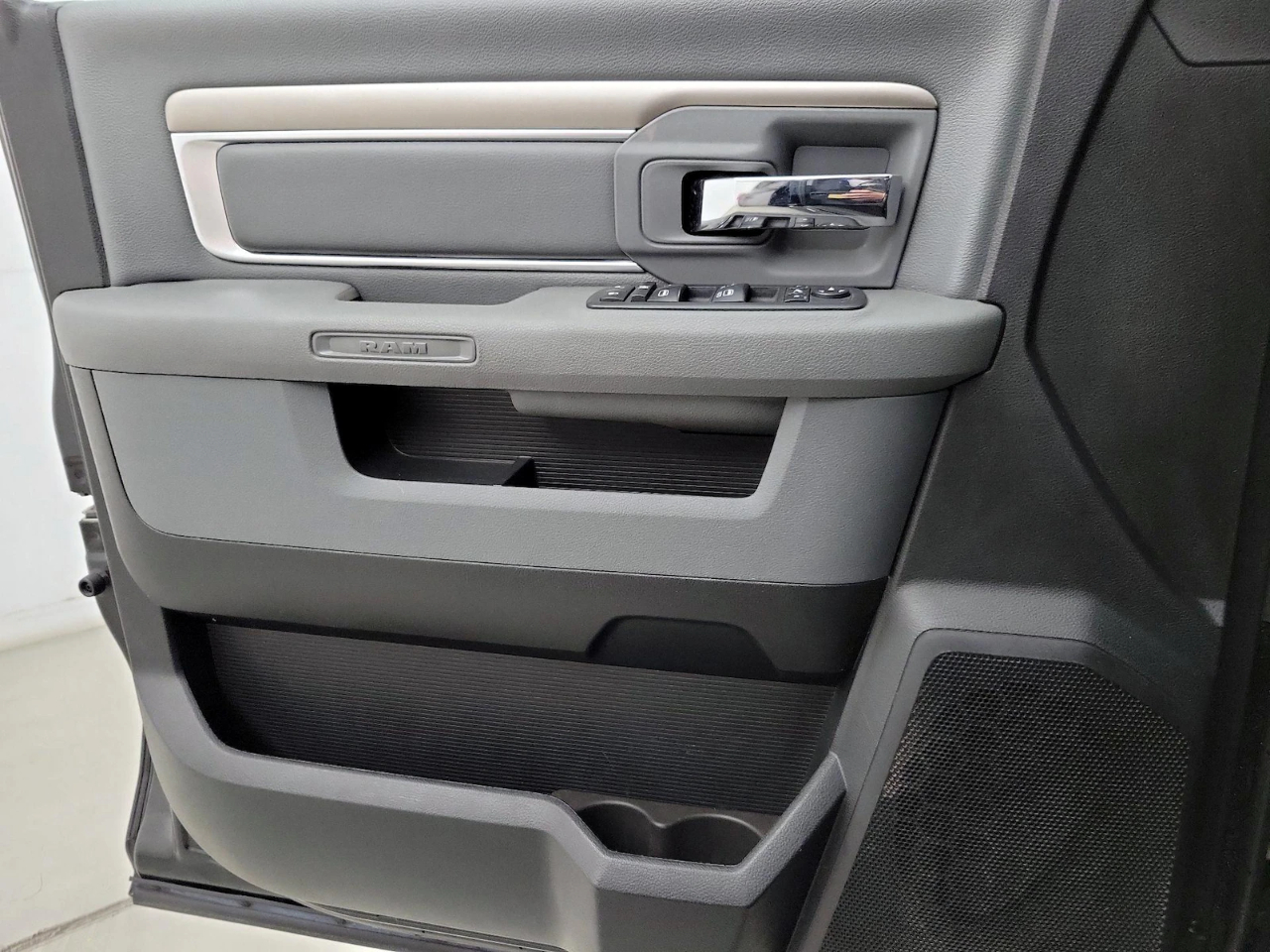 RAM 1500 Classic Warlock 4x4 Crew Cab 5'7" Box 2019