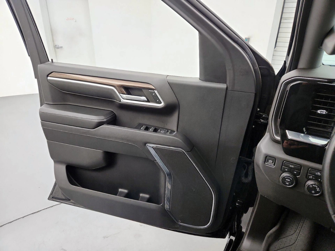 Chevrolet Silverado 1500 LT Crew Cab 4WD 2023