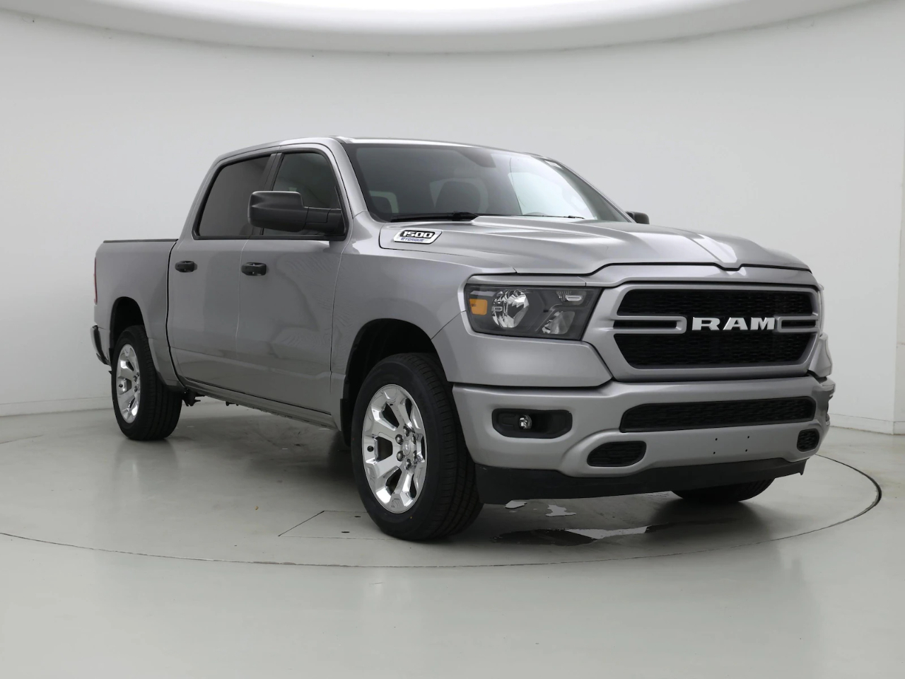 RAM 1500 SLT Quad Cab 4WD 2024