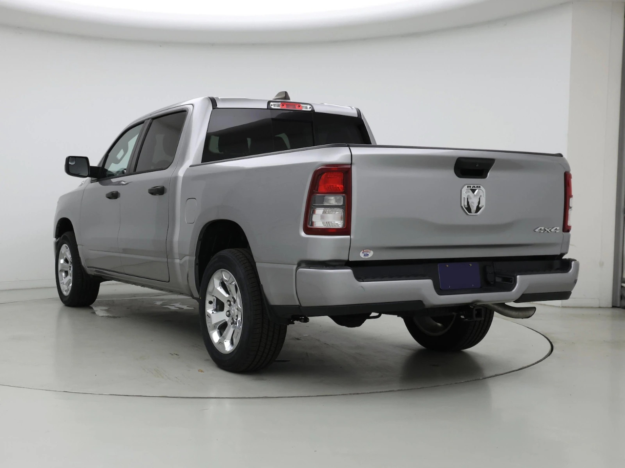 RAM 1500 SLT Quad Cab 4WD 2024