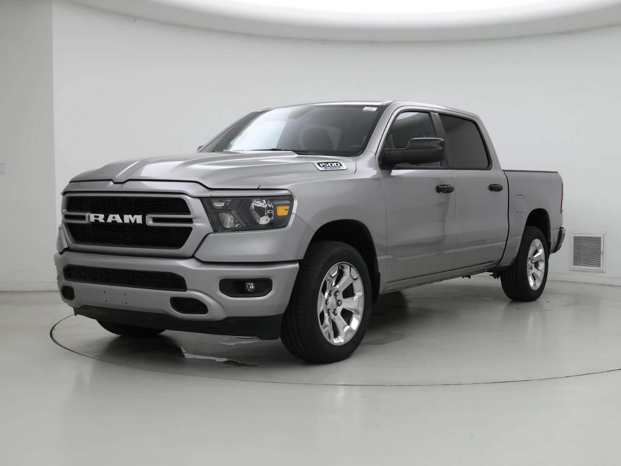 RAM 1500 SLT Quad Cab 4WD 2024