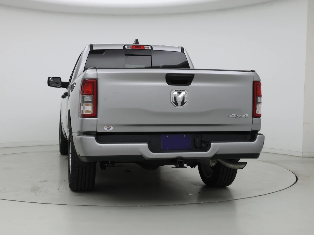 RAM 1500 SLT Quad Cab 4WD 2024