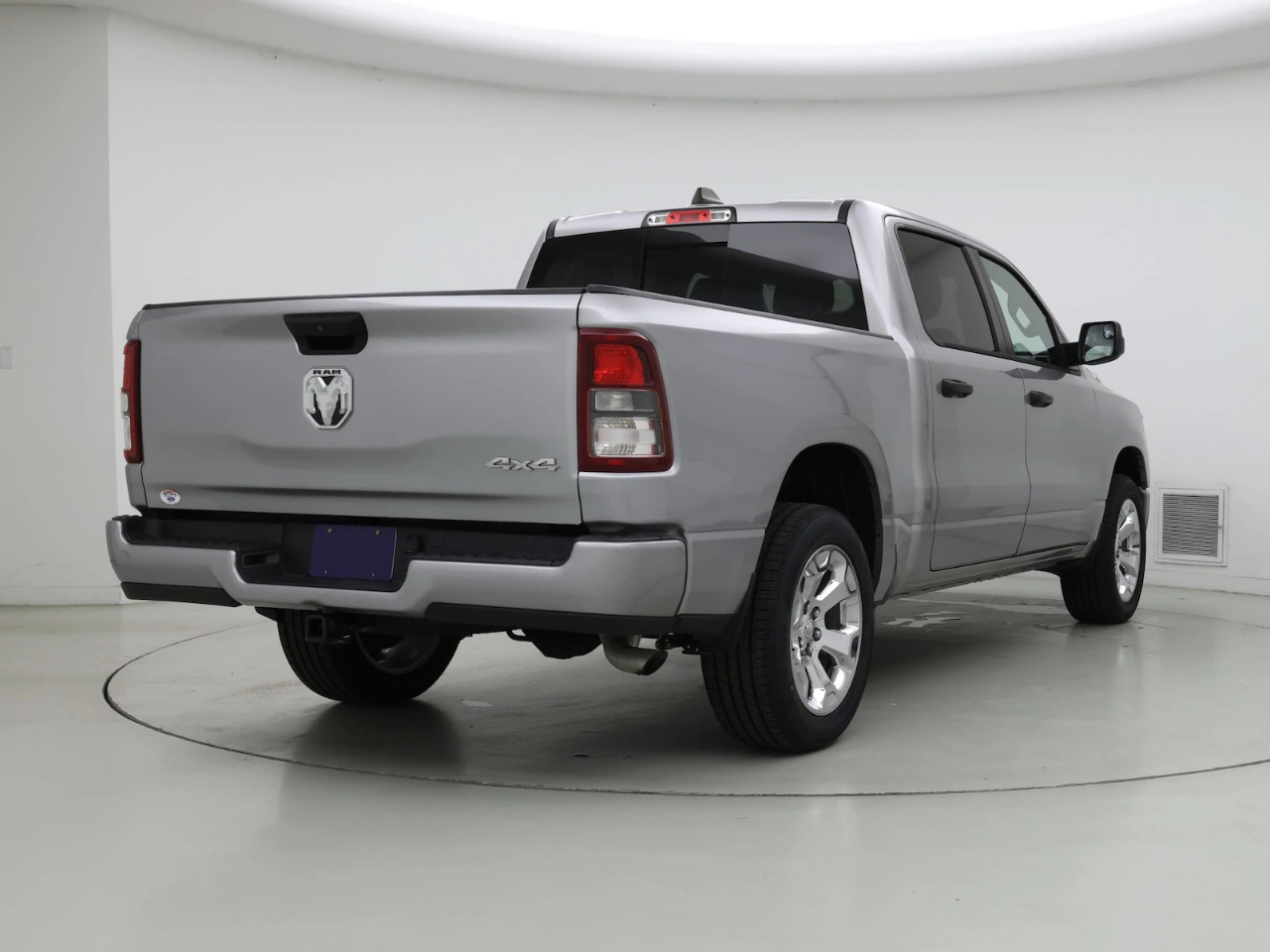 RAM 1500 SLT Quad Cab 4WD 2024