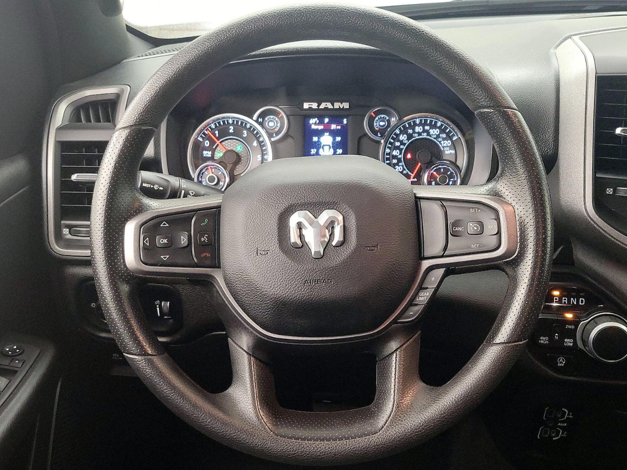 RAM 1500 SLT Quad Cab 4WD 2024