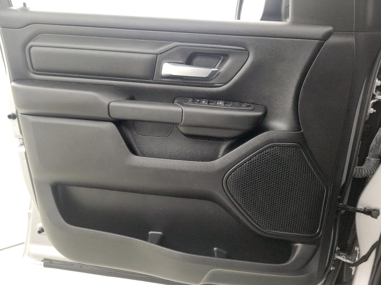 RAM 1500 SLT Quad Cab 4WD 2024