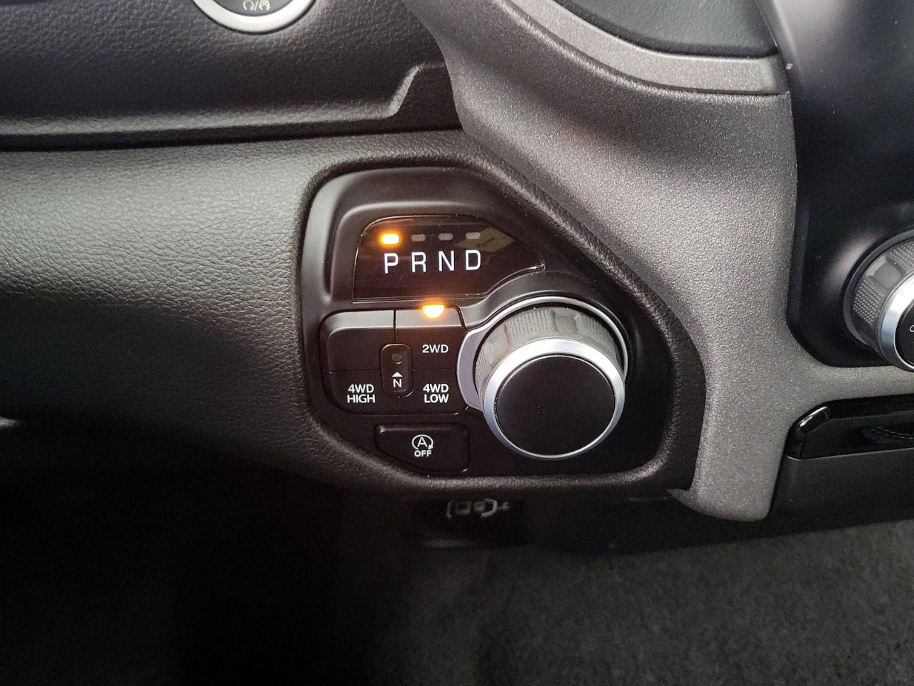 RAM 1500 SLT Quad Cab 4WD 2024