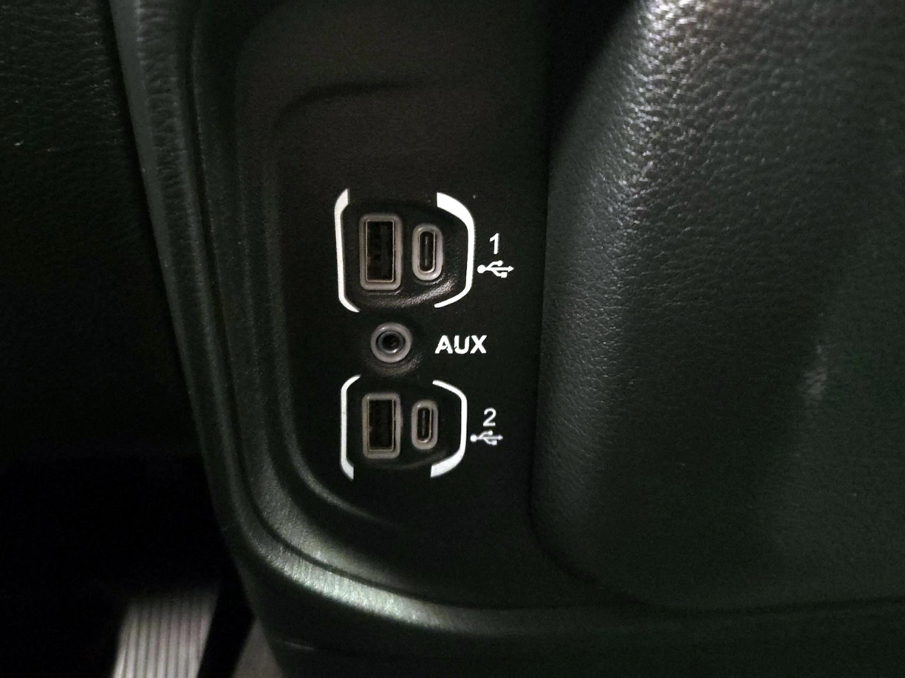 RAM 1500 SLT Quad Cab 4WD 2024