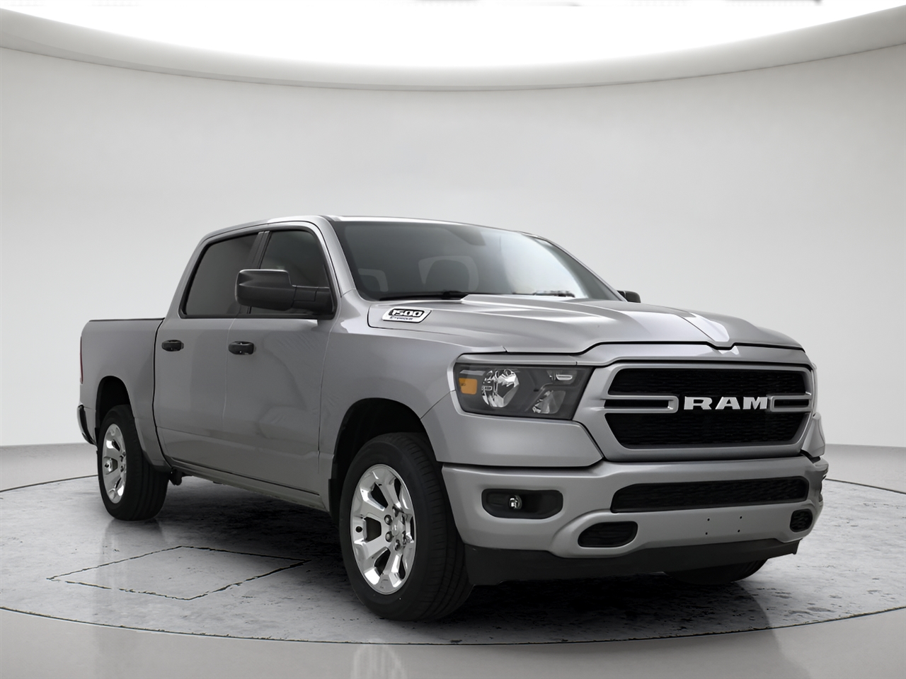 RAM 1500 SLT Quad Cab 4WD 2024