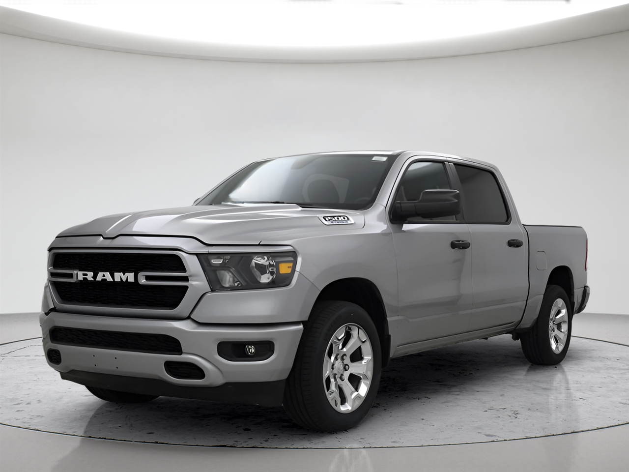 RAM 1500 SLT Quad Cab 4WD 2024