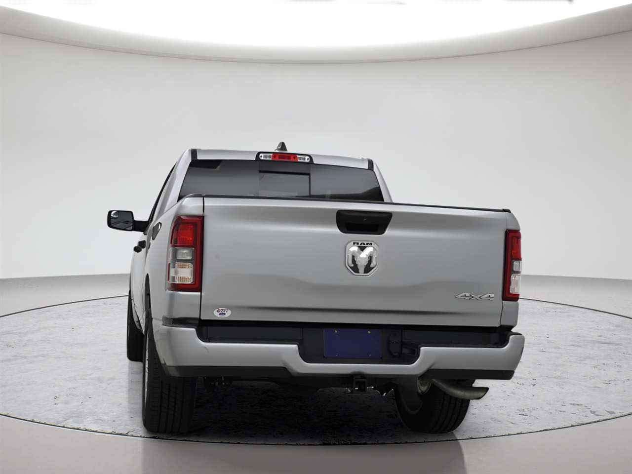 RAM 1500 SLT Quad Cab 4WD 2024