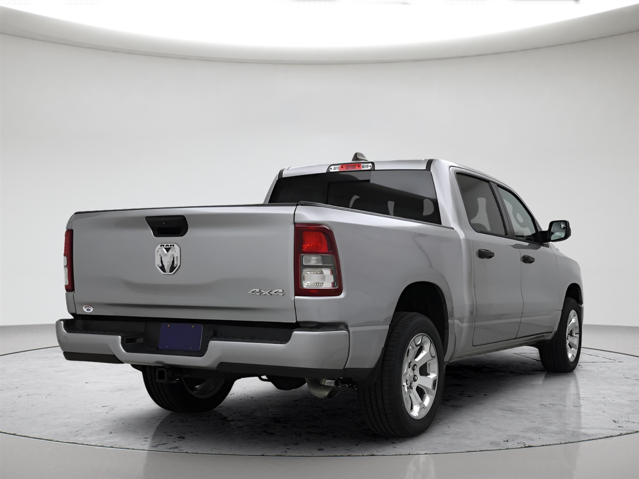 RAM 1500 SLT Quad Cab 4WD 2024