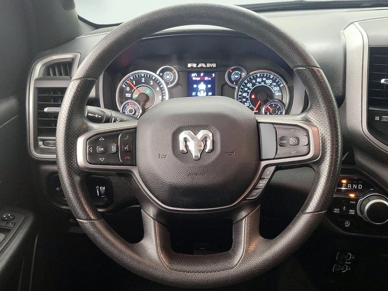 RAM 1500 SLT Quad Cab 4WD 2024